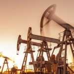 Petrol arz kaygılarıyla düşüşte